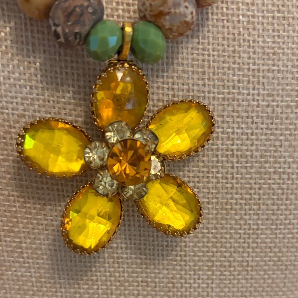 GORG Brown Stone Beaded Necklace with Yellow Gem stone Flower Pendant - Picture 4 of 8